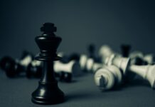 Który z czynników najsilniej wpływa na decyzję konsumenta?